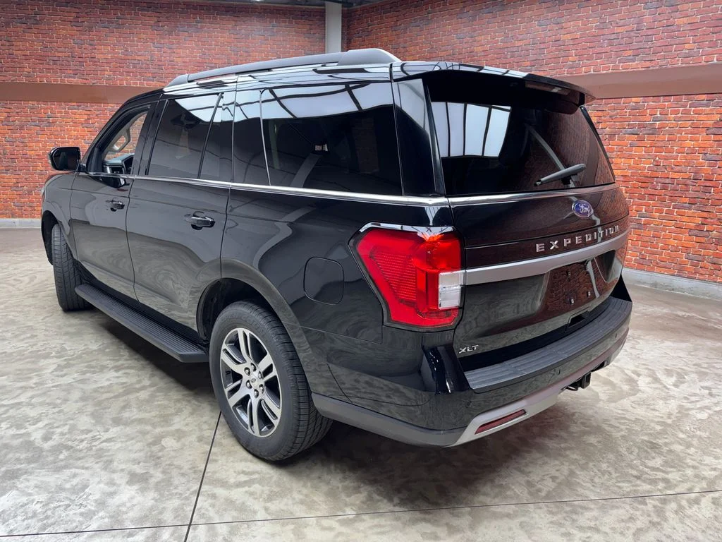 Used 2024 Ford Expedition - photo 2
