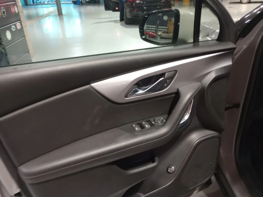 Used 2021 Chevrolet Blazer - photo 2