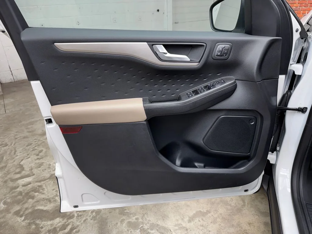 Used 2020 Ford Escape - photo 16