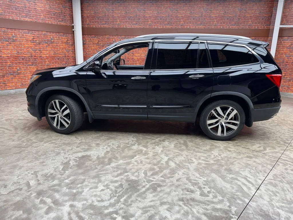 Used 2018 Honda Pilot - photo 1