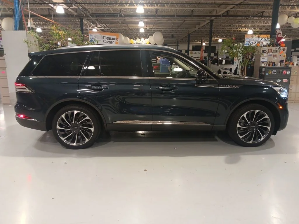 Used 2023 Lincoln Aviator - photo 11