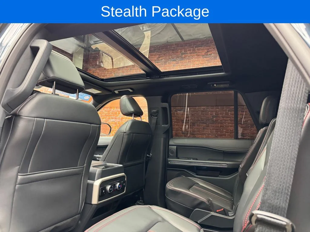Used 2024 Ford Expedition - photo 1