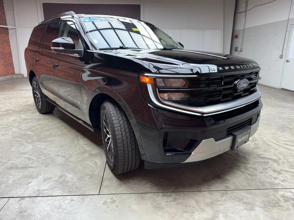 Used 2025 Ford Expedition - photo 1
