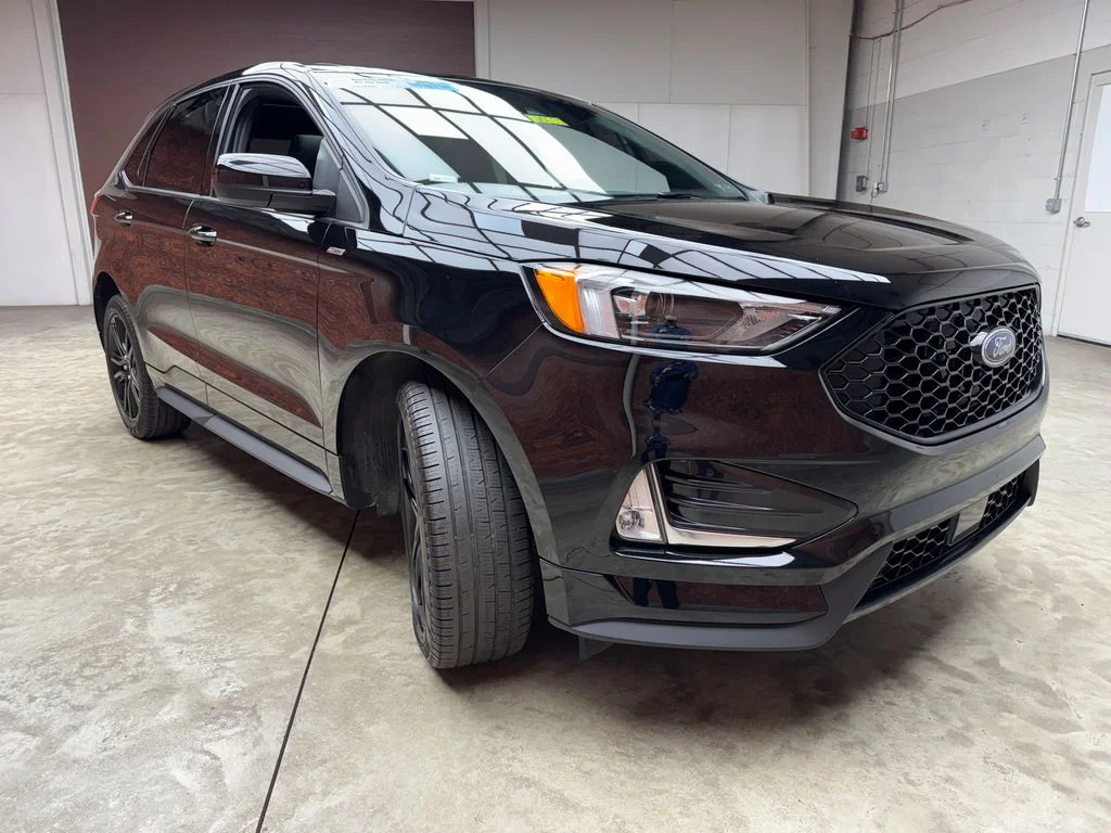 Used 2023 Ford Edge - photo 2