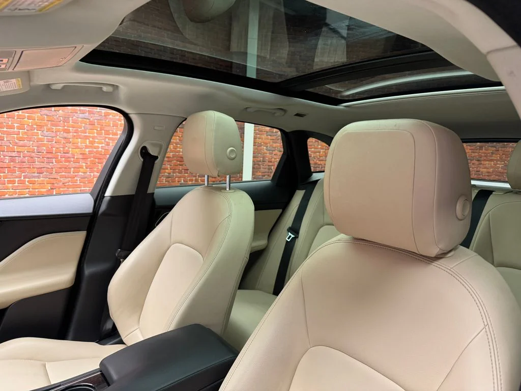 Used 2017 Jaguar F-Pace - photo 2