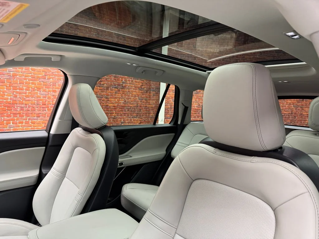 Used 2025 Lincoln Aviator - photo 2