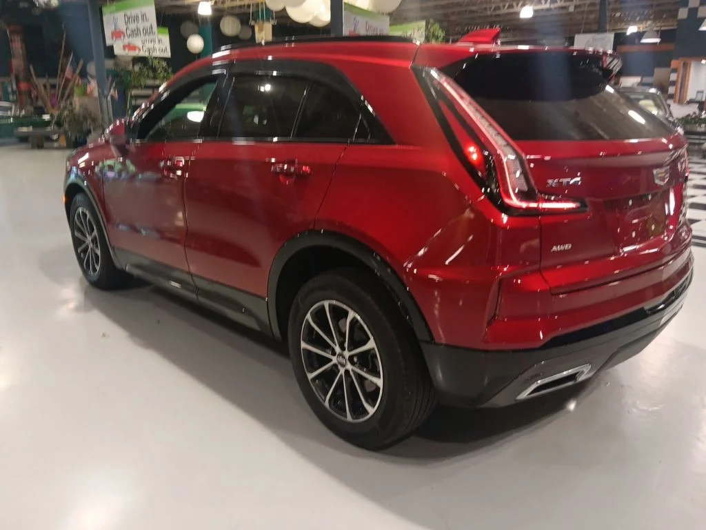 Used 2024 Cadillac XT4 - photo 2