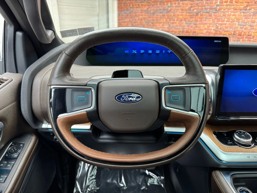 Used 2025 Ford Expedition MAX - photo 2