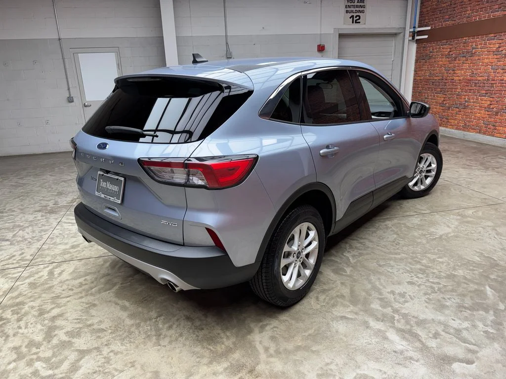 Used 2022 Ford Escape - photo 2