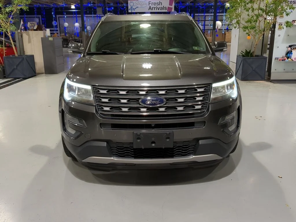 Used 2017 Ford Explorer - photo 2