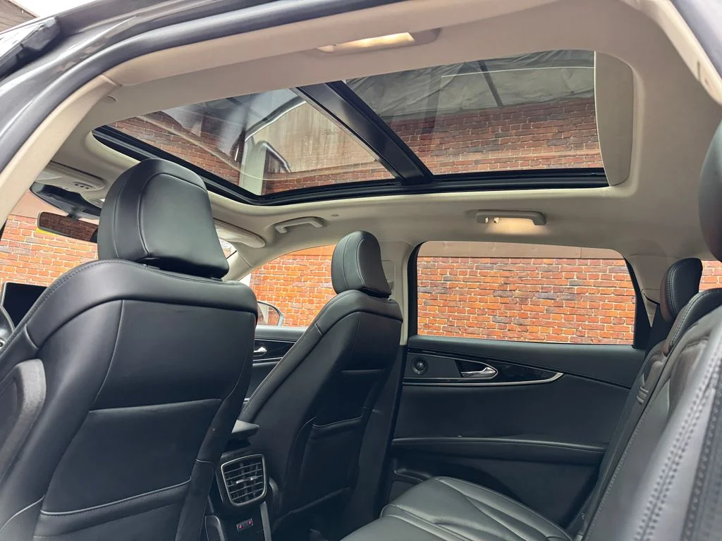 Used 2023 Lincoln Nautilus - photo 2
