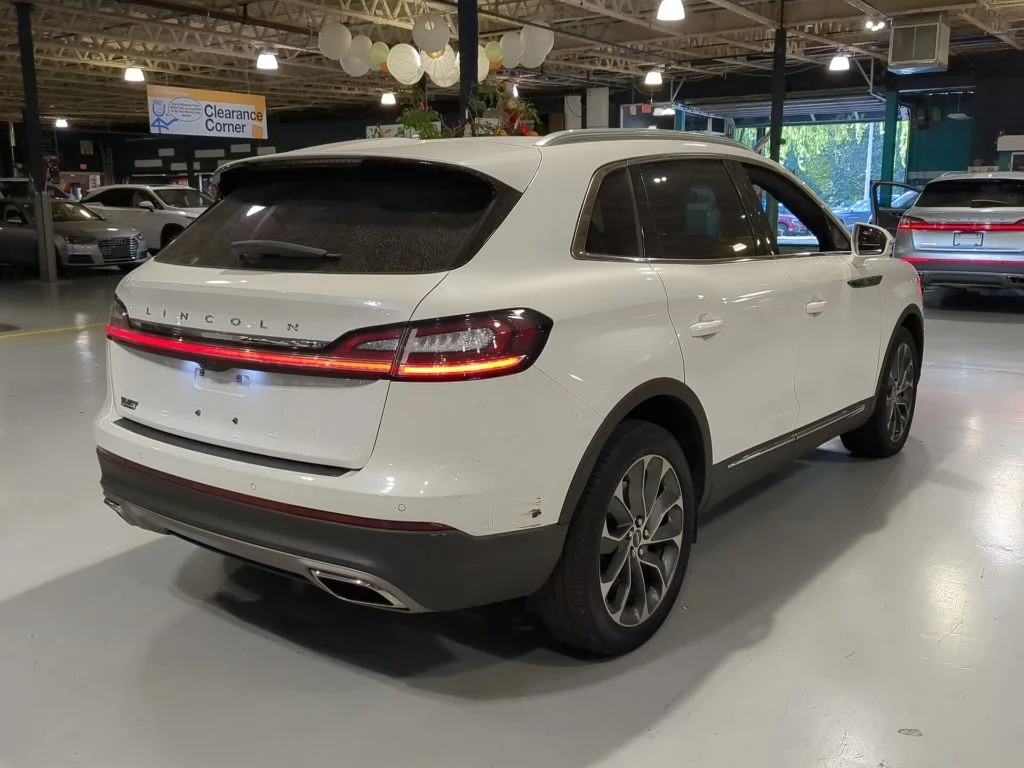 Used 2023 Lincoln Nautilus - photo 2