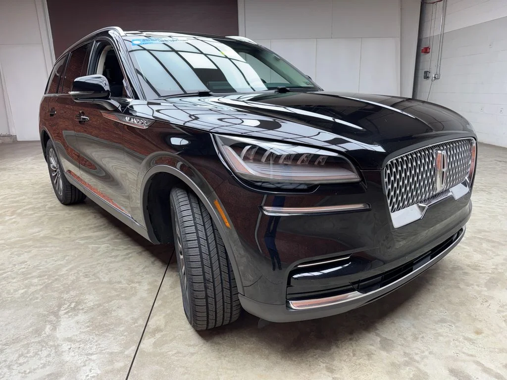 Used 2024 Lincoln Aviator - photo 1