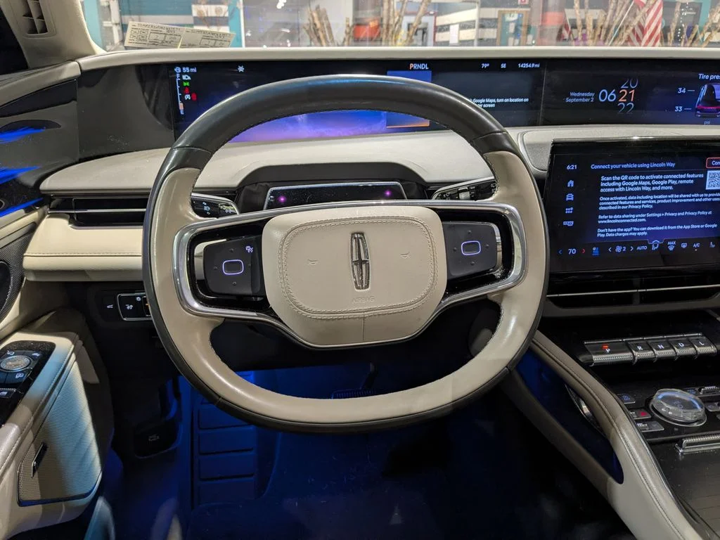 Used 2024 Lincoln Nautilus - photo 1