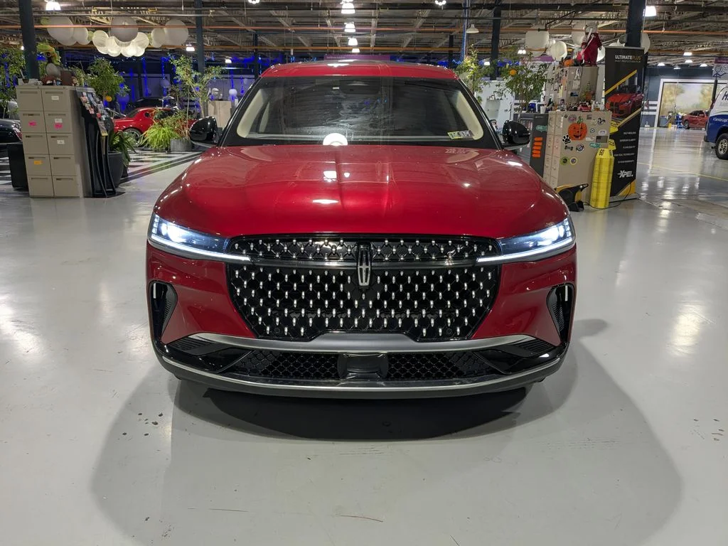 Used 2024 Lincoln Nautilus - photo 2
