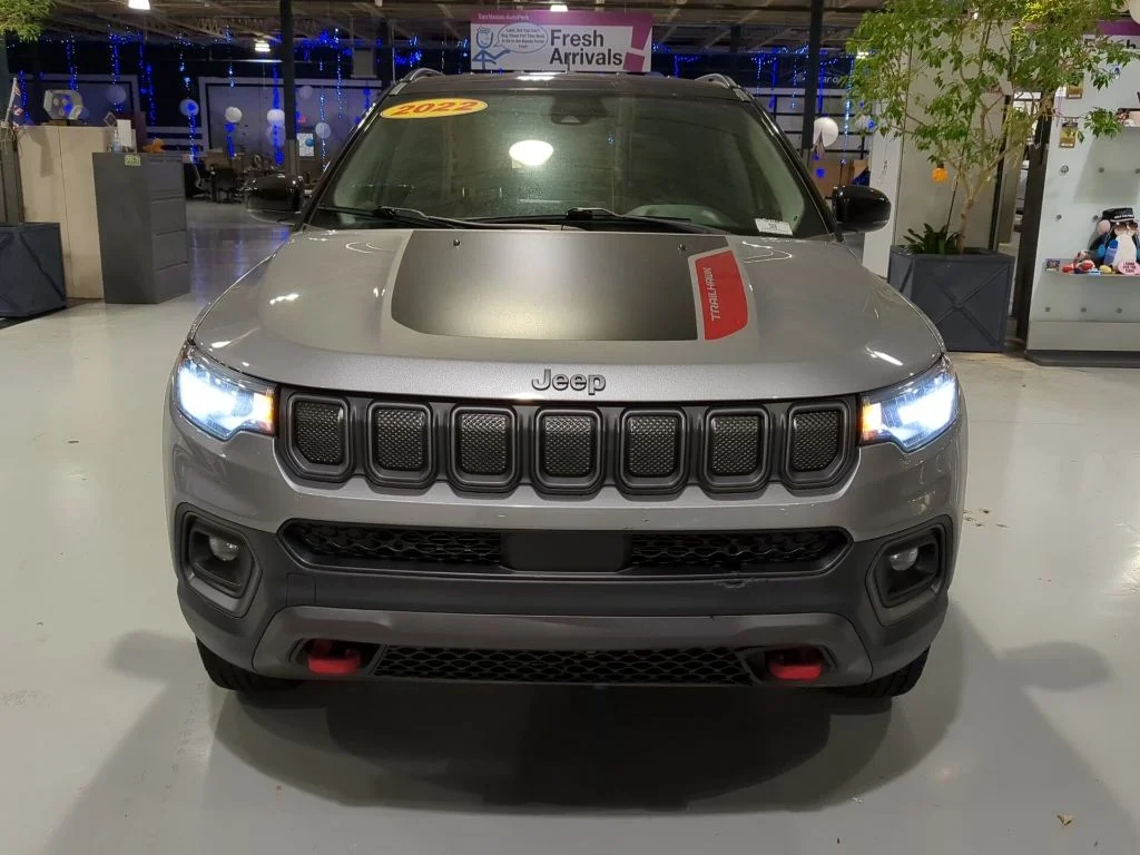 Used 2022 Jeep Compass - photo 2