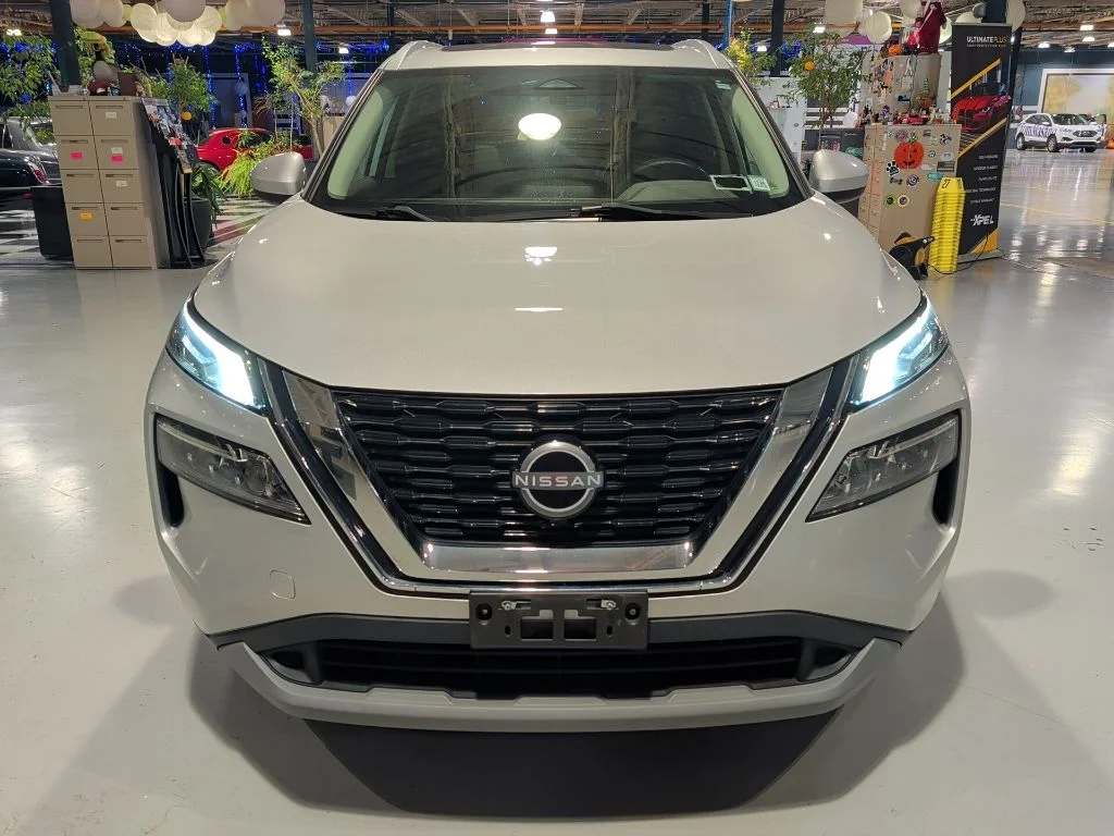 Used 2023 Nissan Rogue - photo 2