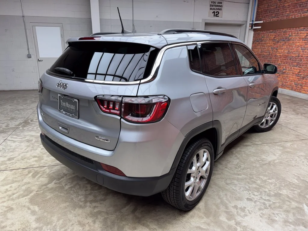 Used 2022 Jeep Compass - photo 2