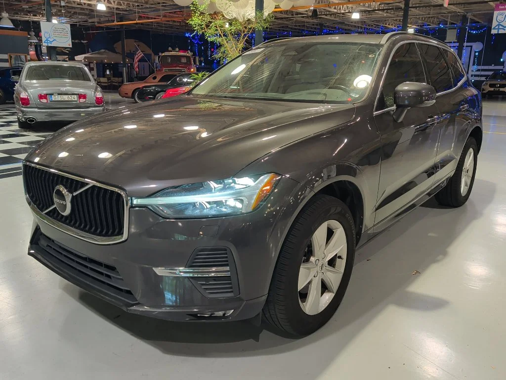 Used 2022 Volvo XC60 - photo 1