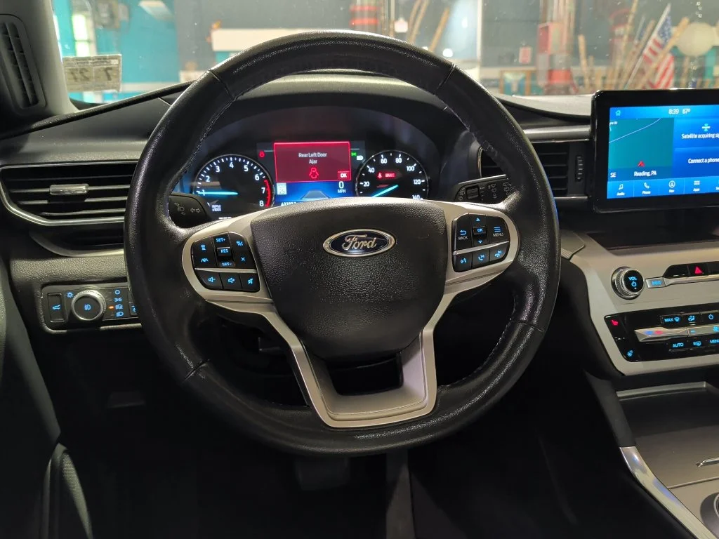 Used 2022 Ford Explorer - photo 2