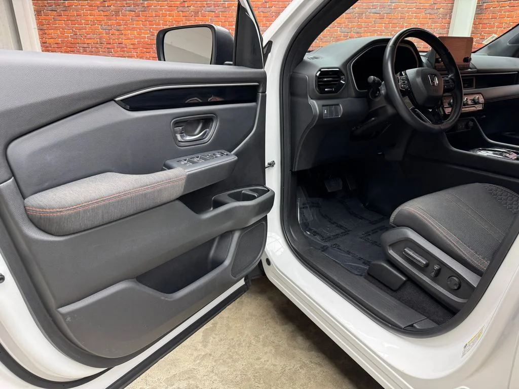 Used 2023 Honda Pilot - photo 2