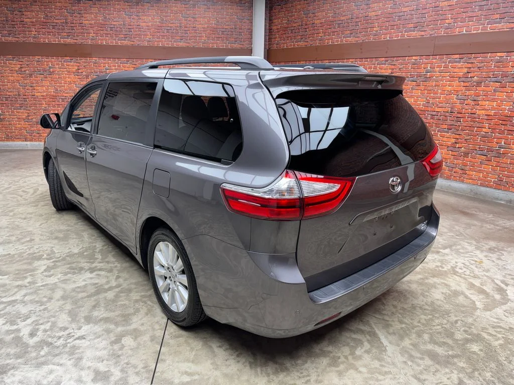 Used 2015 Toyota Sienna - photo 2