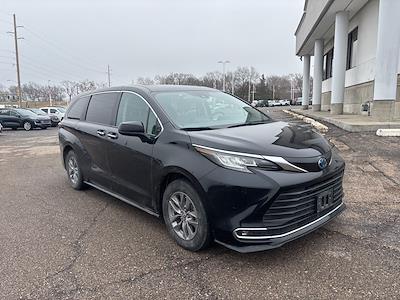 Used 2022 Toyota Sienna - photo 1