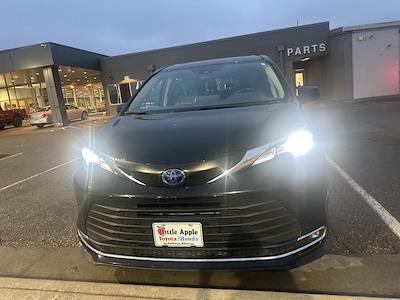 Used 2022 Toyota Sienna - photo 1
