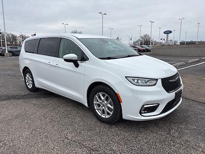 Used 2023 Chrysler Pacifica - photo 1