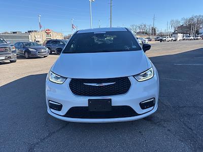Used 2025 Chrysler Pacifica - photo 1
