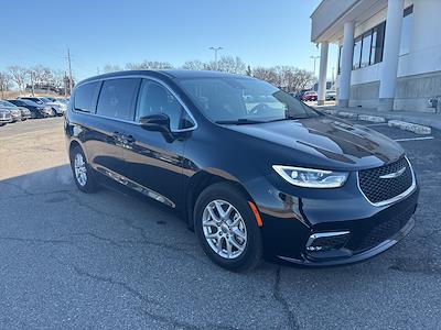 Used 2024 Chrysler Pacifica - photo 1