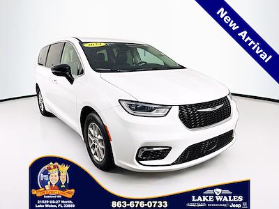 Used 2024 Chrysler Pacifica - photo 1