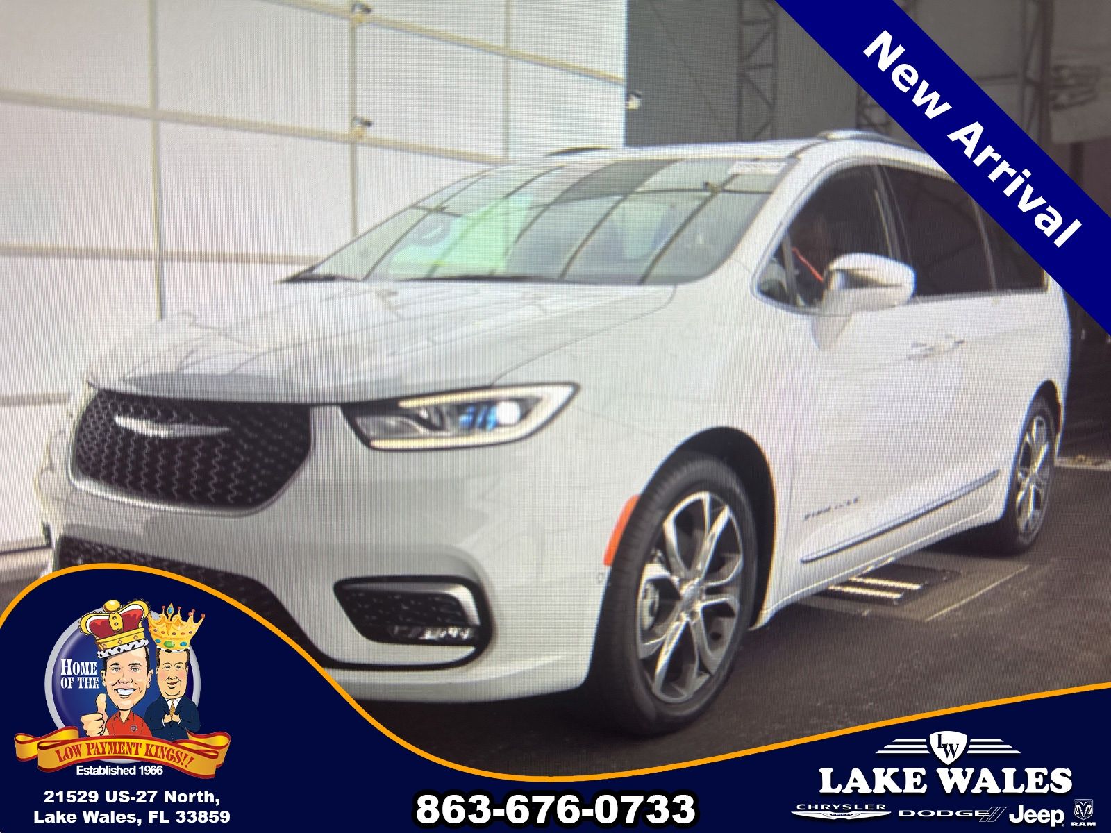 Used 2024 Chrysler Pacifica - photo 1