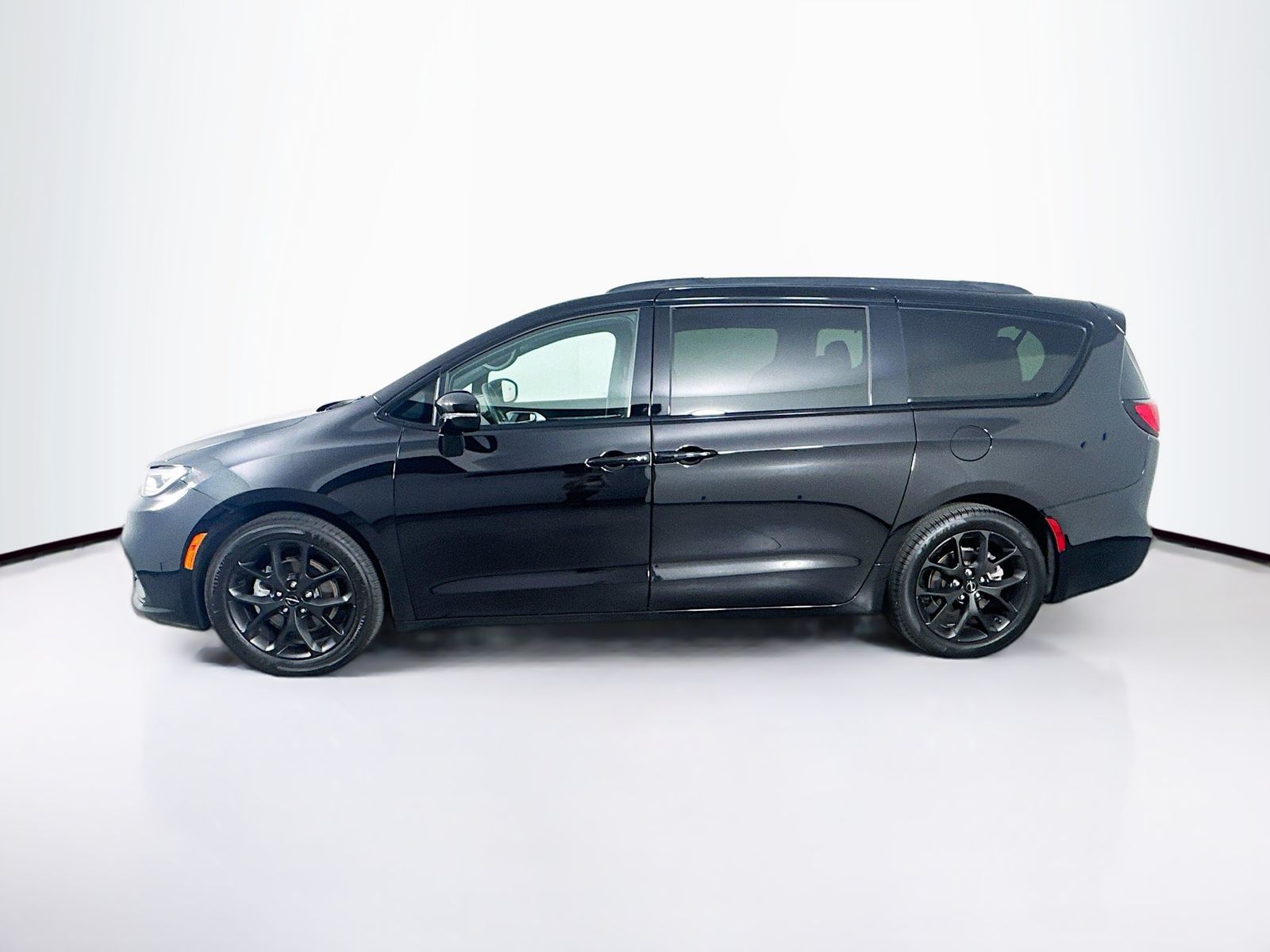 Used 2025 Chrysler Pacifica - photo 6