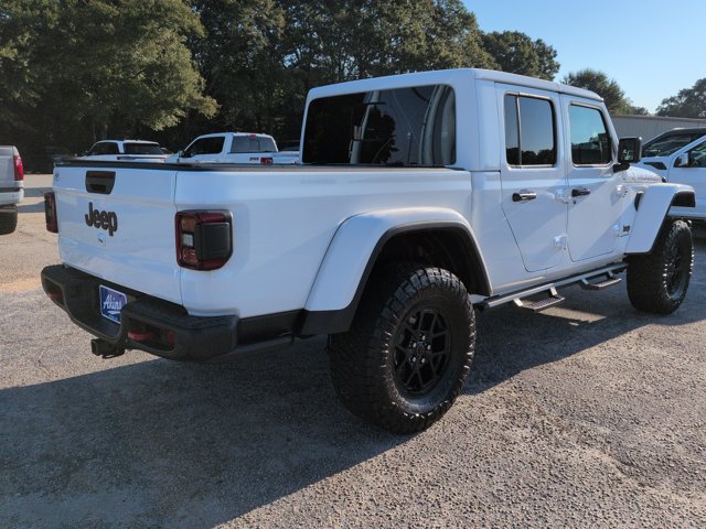 Used 2025 Jeep Gladiator - photo 2
