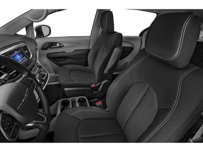 Used 2020 Chrysler Voyager - photo 1