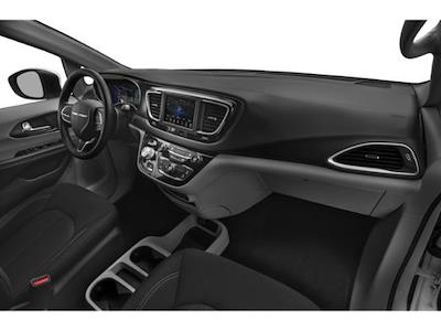 Used 2020 Chrysler Voyager - photo 1