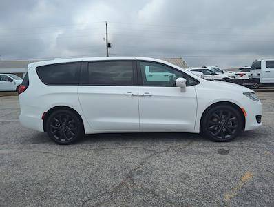 2019 Chrysler Pacifica FWD Minivan for sale #R583401T - photo 1