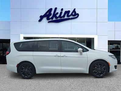 2019 Chrysler Pacifica FWD Minivan for sale #R583401T - photo 1