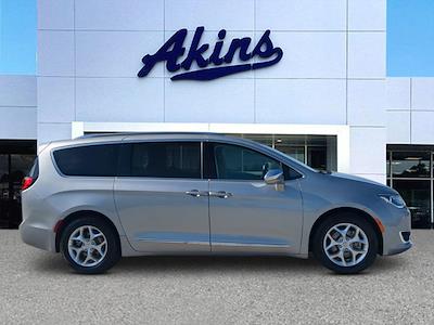Used 2019 Chrysler Pacifica - photo 1