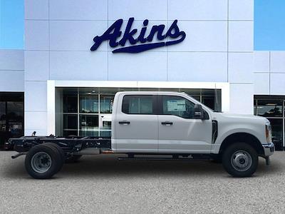New 2025 Ford F-350 XL Crew Cab 4WD Cab Chassis for sale #SED34997 - photo 1