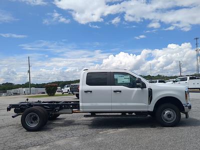 New 2025 Ford F-350 XL Crew Cab 4WD Cab Chassis for sale #SED34997 - photo 2