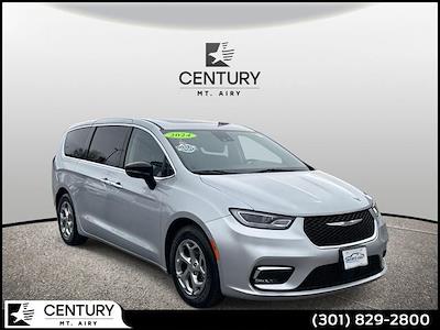 Used 2024 Chrysler Pacifica - photo 1