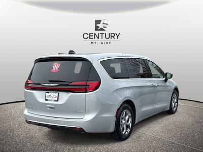 Used 2024 Chrysler Pacifica - photo 1