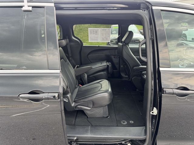 Used 2025 Chrysler Pacifica - photo 13