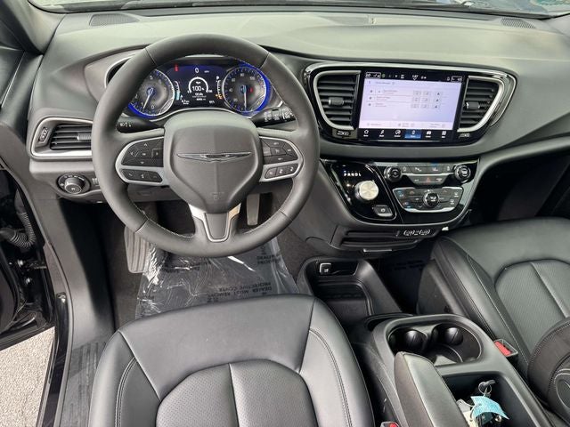 Used 2025 Chrysler Pacifica - photo 20