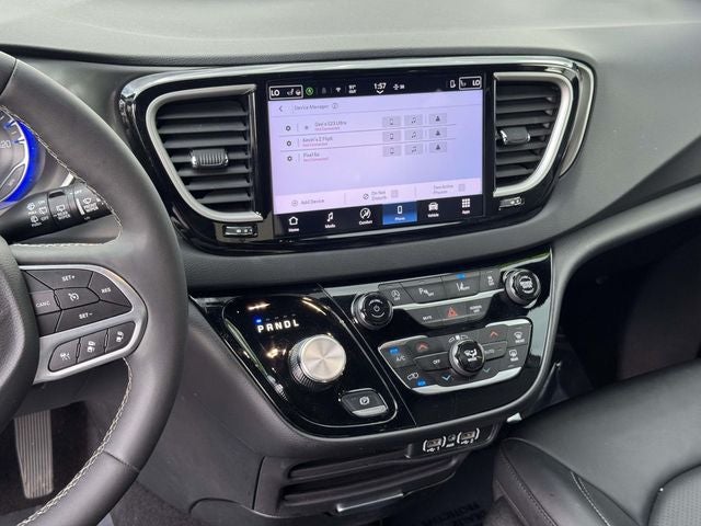 Used 2025 Chrysler Pacifica - photo 21