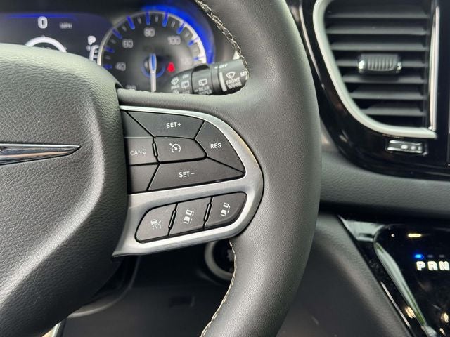 Used 2025 Chrysler Pacifica - photo 26