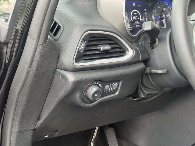 Used 2025 Chrysler Pacifica - photo 31