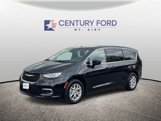 Used 2025 Chrysler Pacifica - photo 6